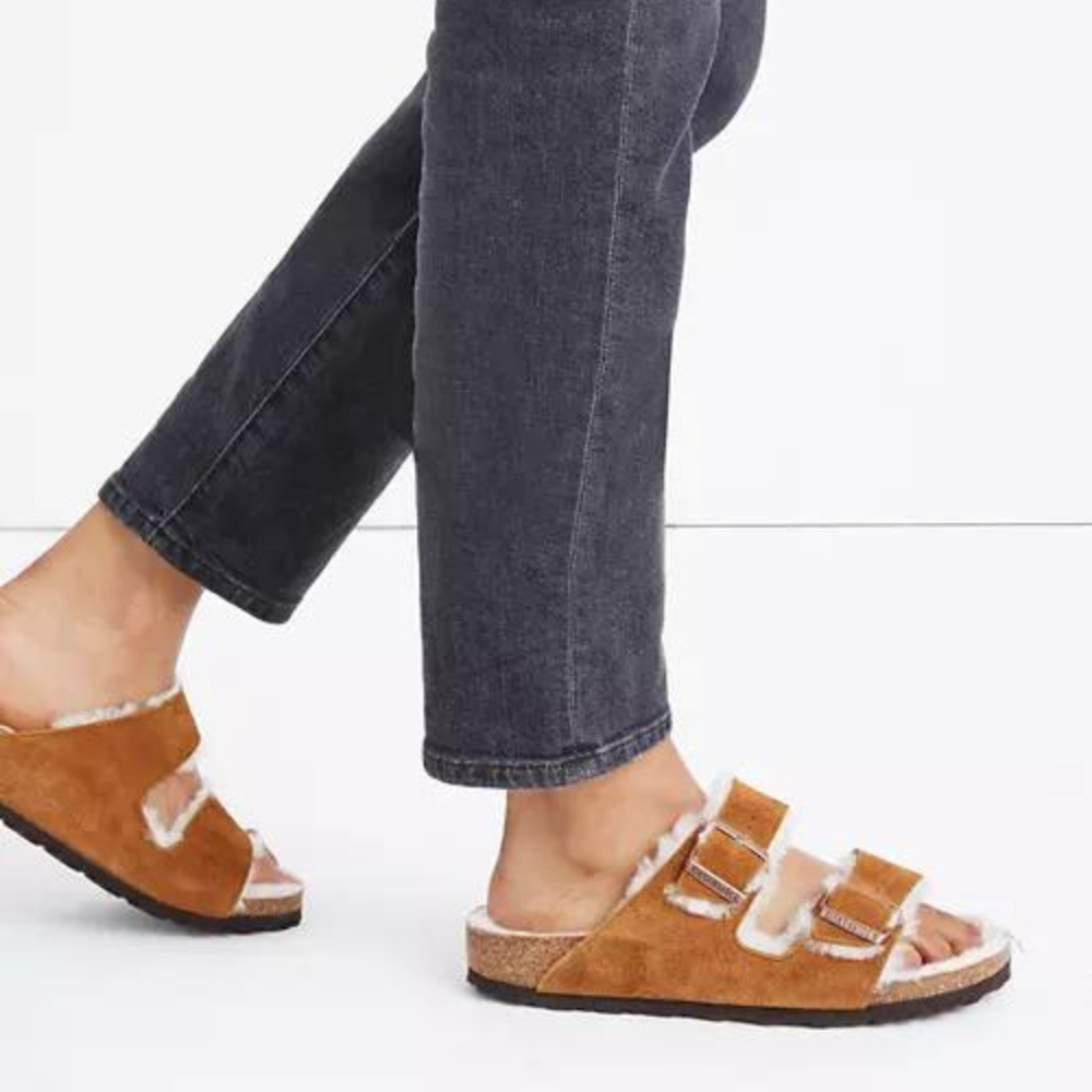 כפכפי בירקנשטוק | Birkenstock Arizona fur Brown