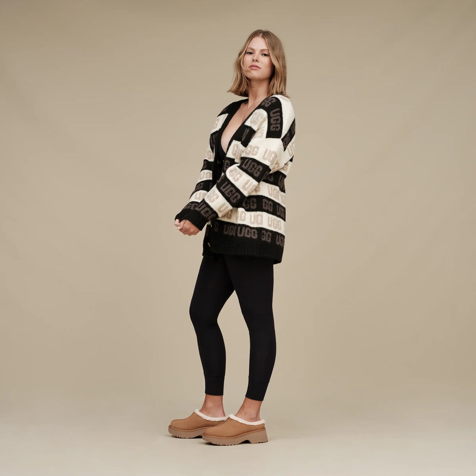 נעלי האג | מגפי האג פלטפורמה עקב UGG Women's New Heights Cozy Clog Chestnut