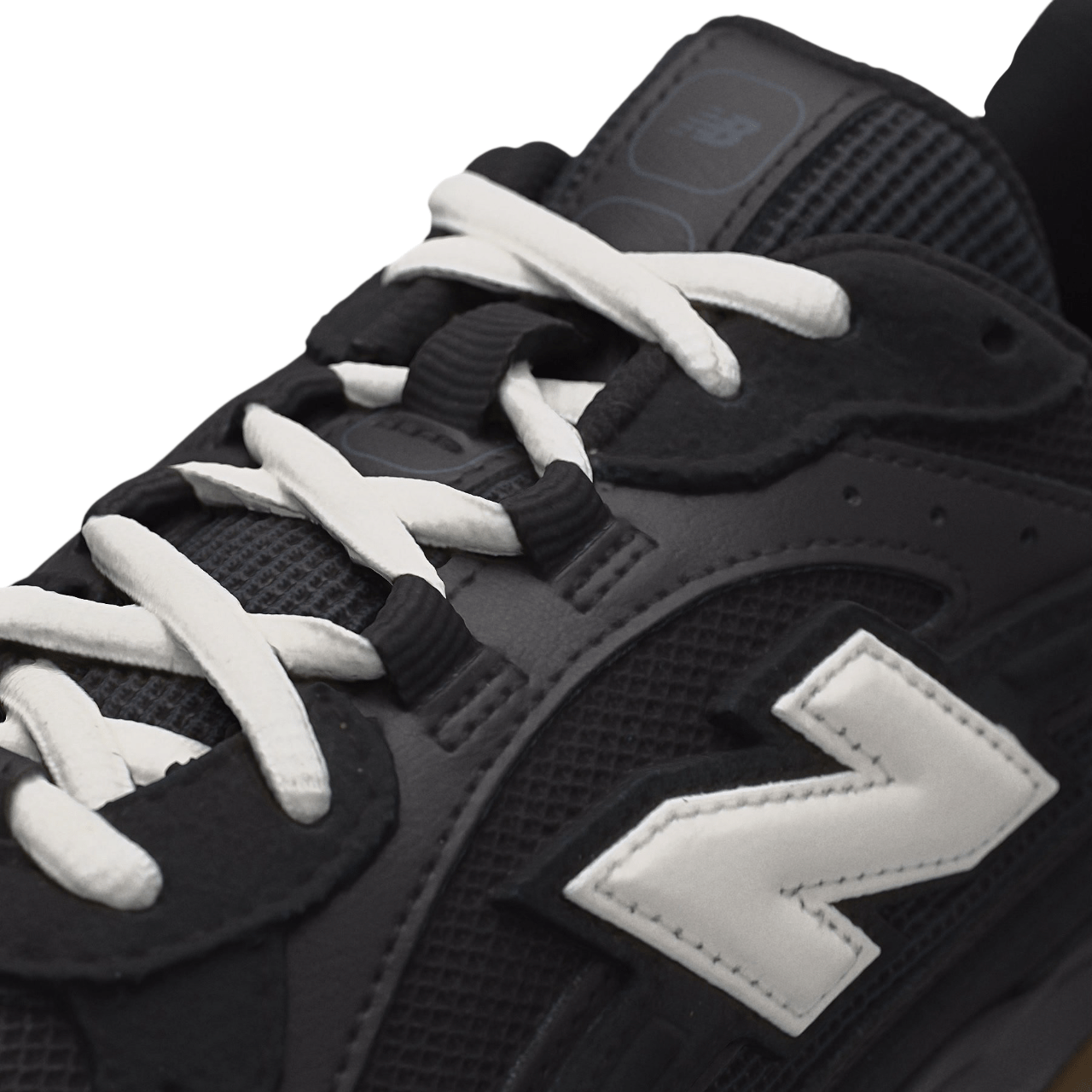 New Balance 204L Unisex Sports Shoes Black