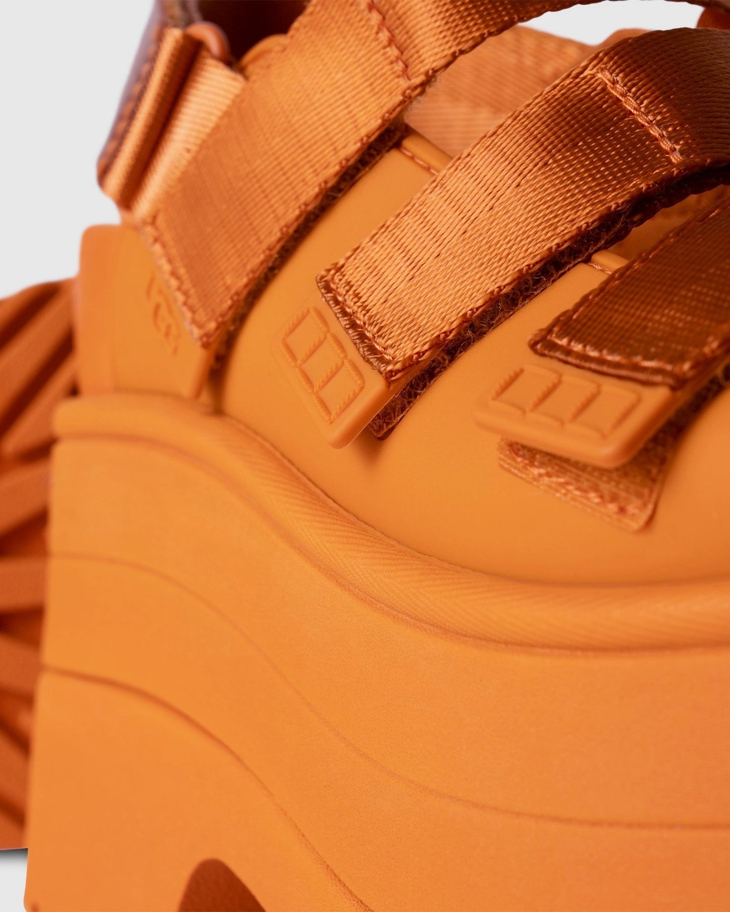 Outlet | UGG GoldenRise Platform Sandals Dark Apricot