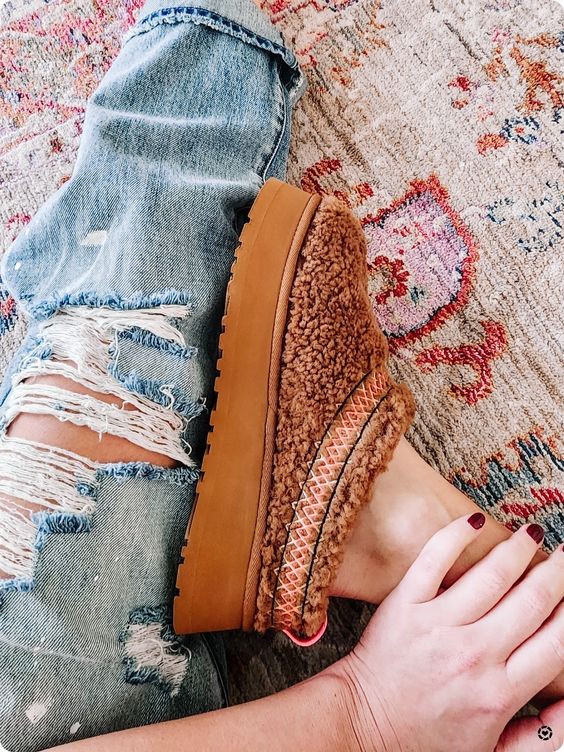 נעלי האג | מגפי האג UGG Tazz Braid Hardwood